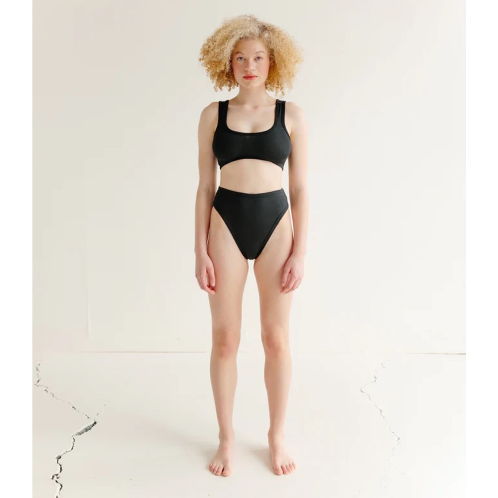VGUC ARQ black wide strap bra and misha high-cut underwear set, size medium